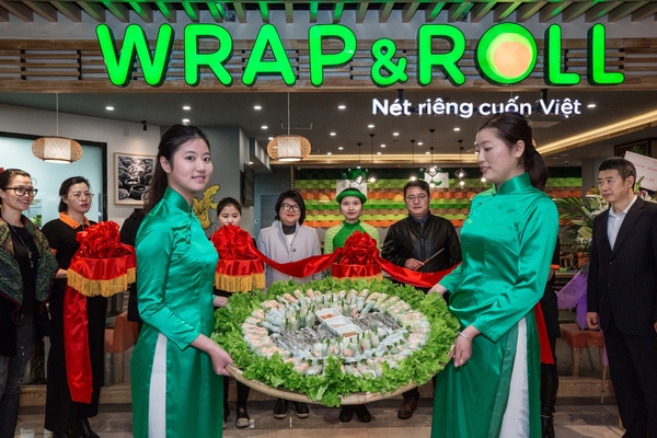 Wrap & Roll - nhà hàng họp lớp, liên hoan 20/11 lý tưởng cho năm nay 